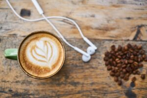 cuffiecaffe_mp-1-300x200 Coffee Vibes: Le 10 Canzoni Iconiche Per gli Amanti del Caffè